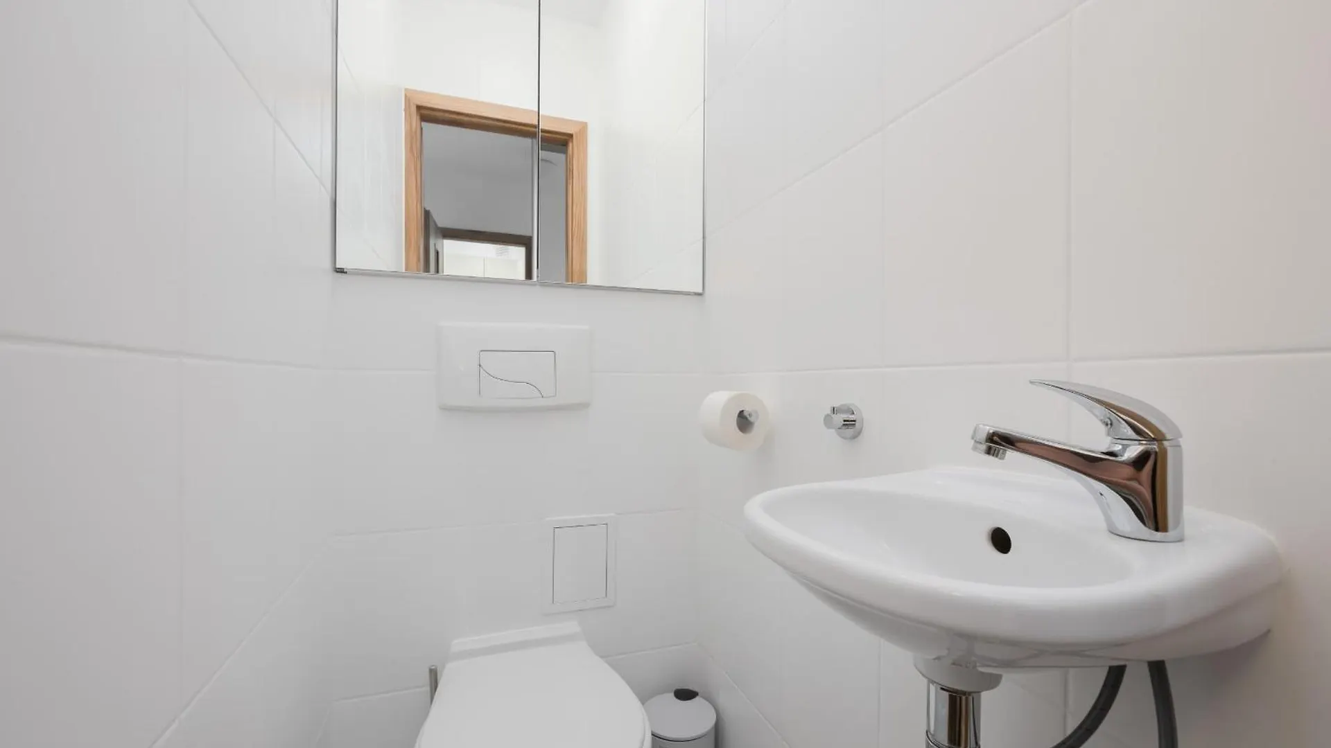 Miodowa Modern Apartment In The Old Town Of Warsaw By Noclegi Renters